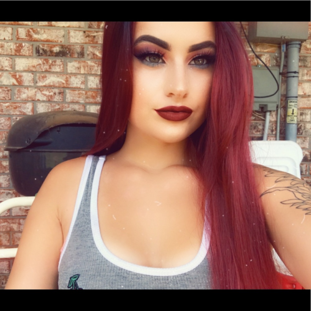 Red wig - Picture 2 of 3